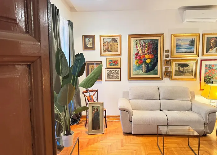 Comfy Vatican Hideaway