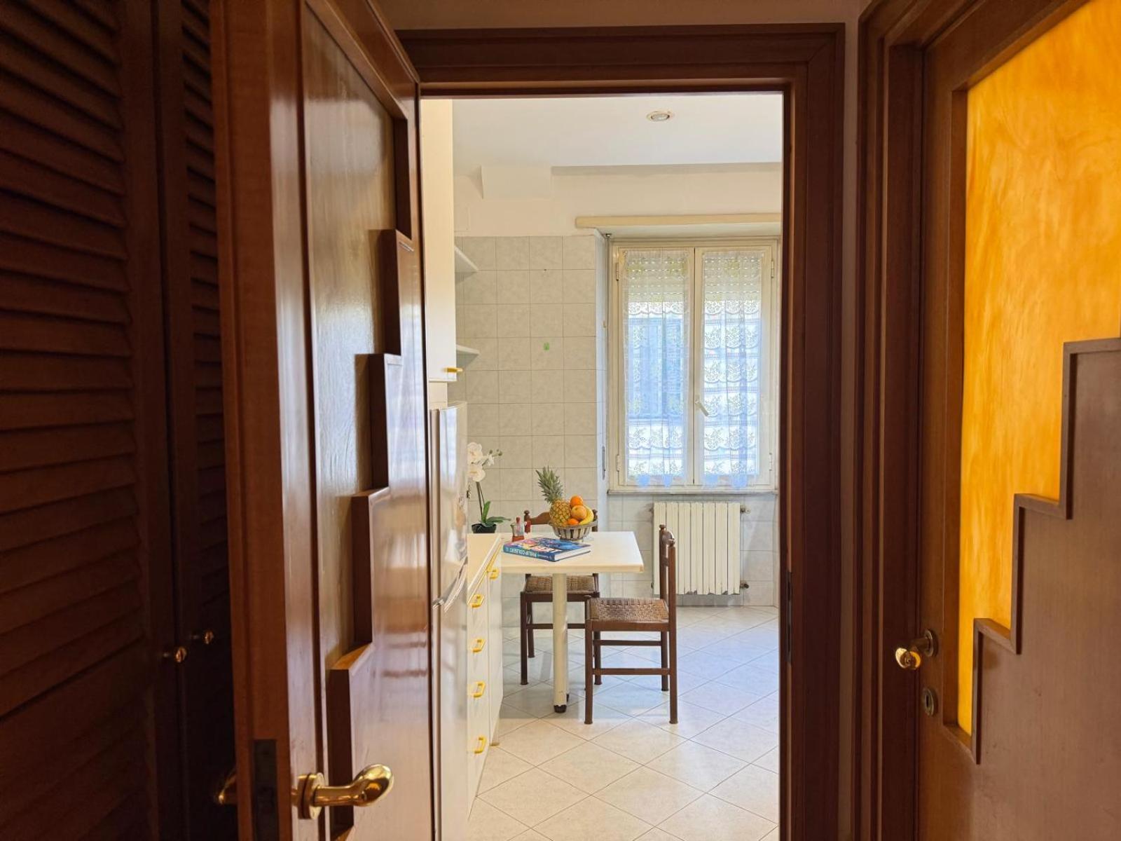 Comfy Vatican Hideaway Rom